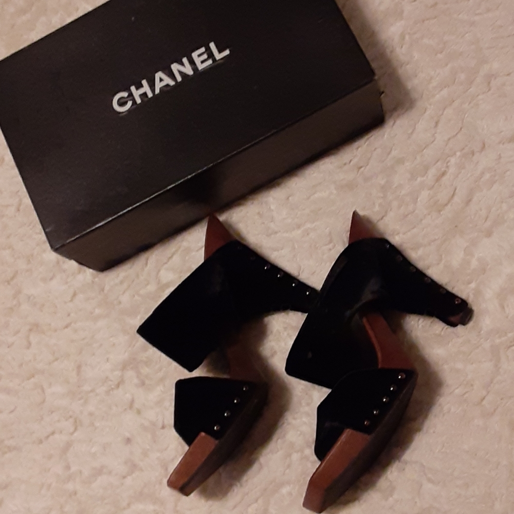 Shoes - Picture 3 of 8